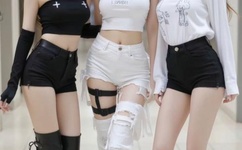 张筱两两腿打开图